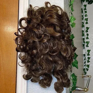 Garland of Los Angeles Elura Blend Wig